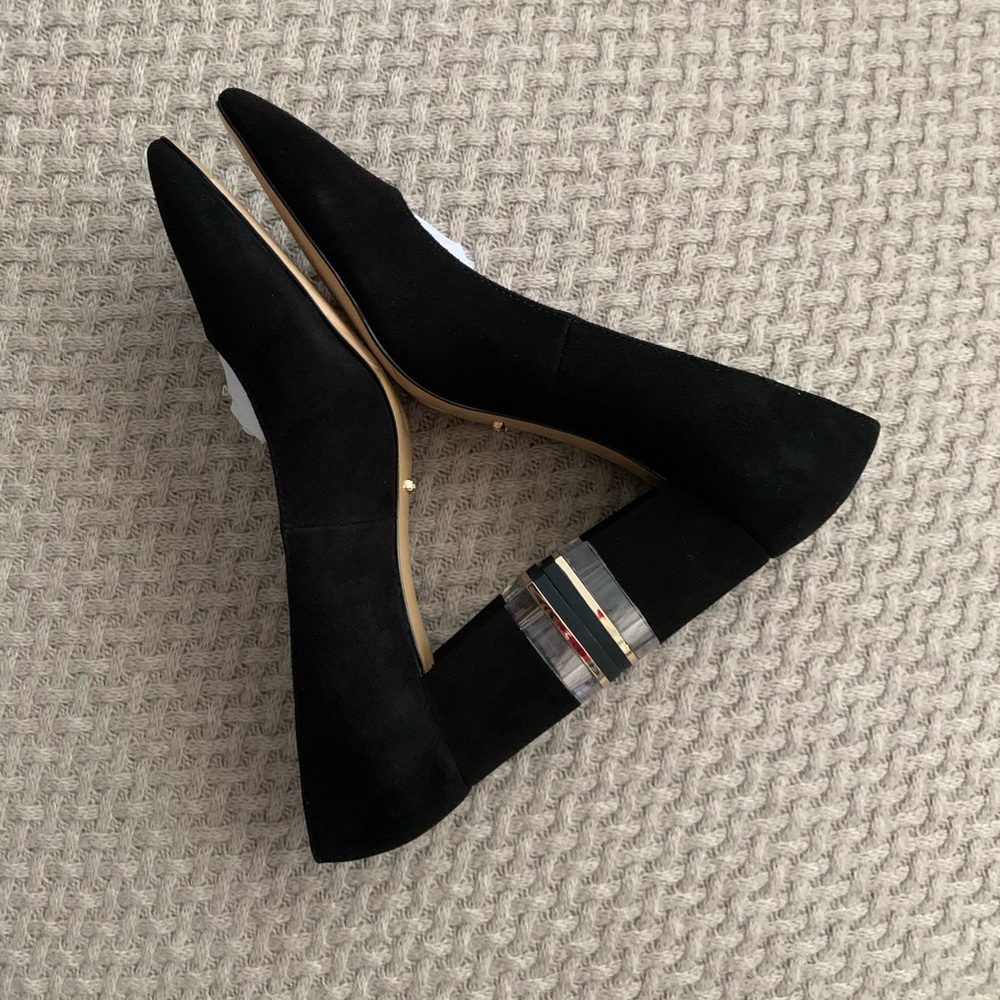 ๐ Suede Court Shoes - Picture 9 of 14
